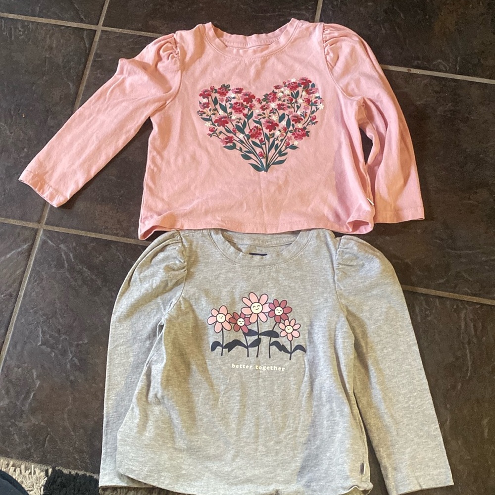 4T GAP long sleeve shirts